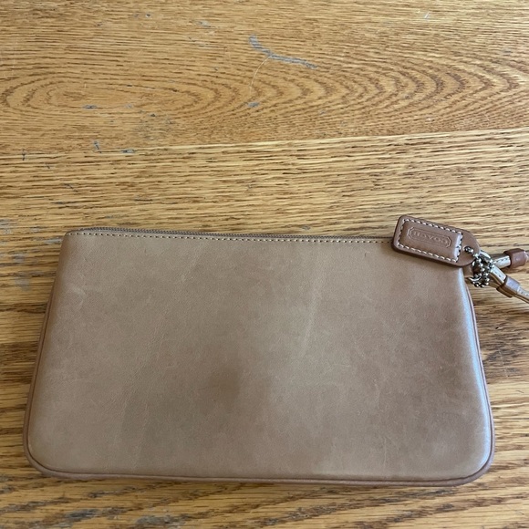 Vintage COACH Leather Soho Wristlet Buckle Pocket‎ - British Tan​ - Picture 2 of 10